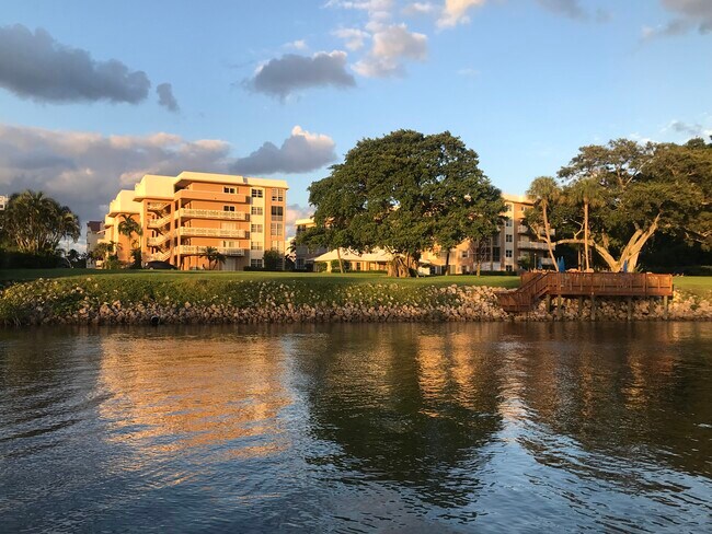 Foto del edificio - 308 Golfview Rd