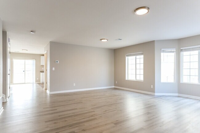 Building Photo - 5026 Perth Ct