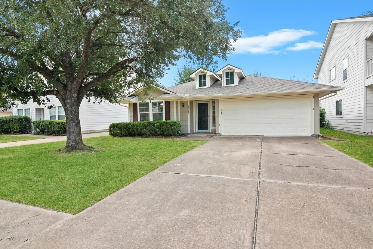 Foto principal - 19823 Crested Hill Ln