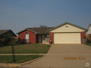 Building Photo - 205 SE Heather Ln