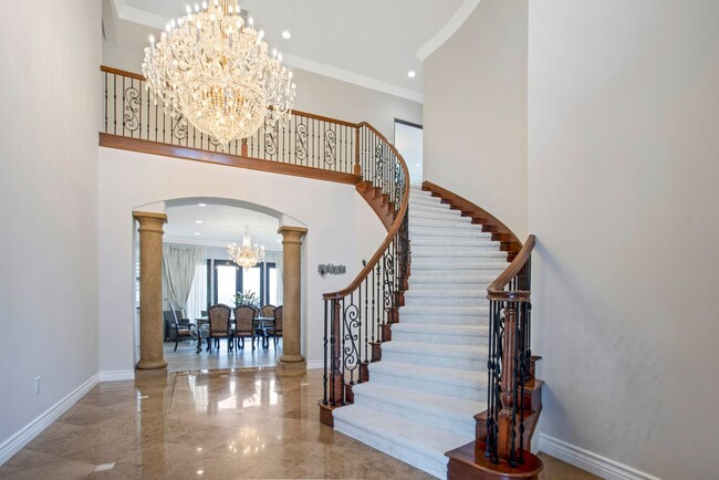 Building Photo - Gorgeously Updated 5 Bedroom Home with Views!