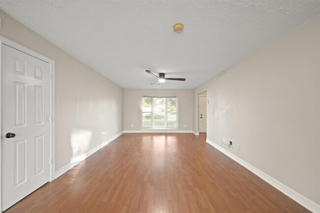 Building Photo - 506 Brendon Park Ln