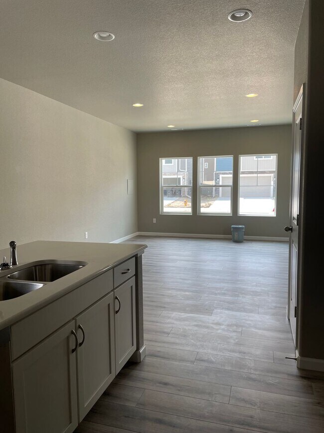 Foto del edificio - Newer 2 bedroom, 1 bath, 1 car garage home!