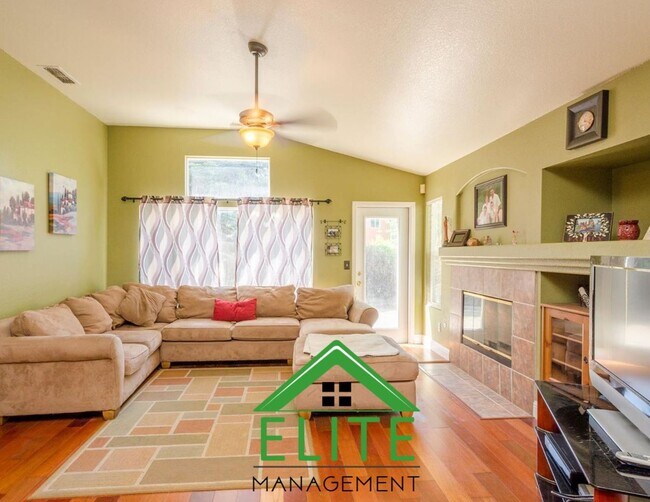 Foto del edificio - Charming 3-Bedroom Home in Prime Elk Grove...