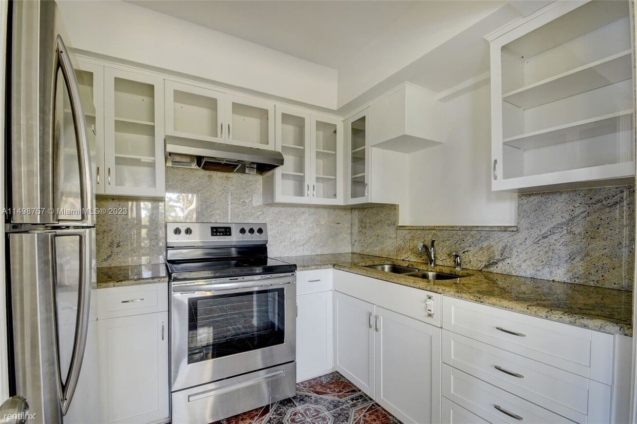 Primary Photo - 3 br, 3 bath House - 131 N Golfview Rd Apt 4