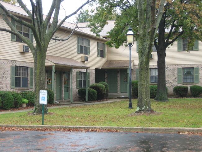 Building Photo - Summit Ridge Apartments