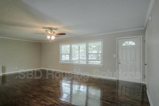 Building Photo - 10316 Crystal Ave