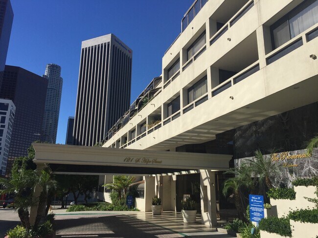 Fachada del edificio - 121 S Hope St