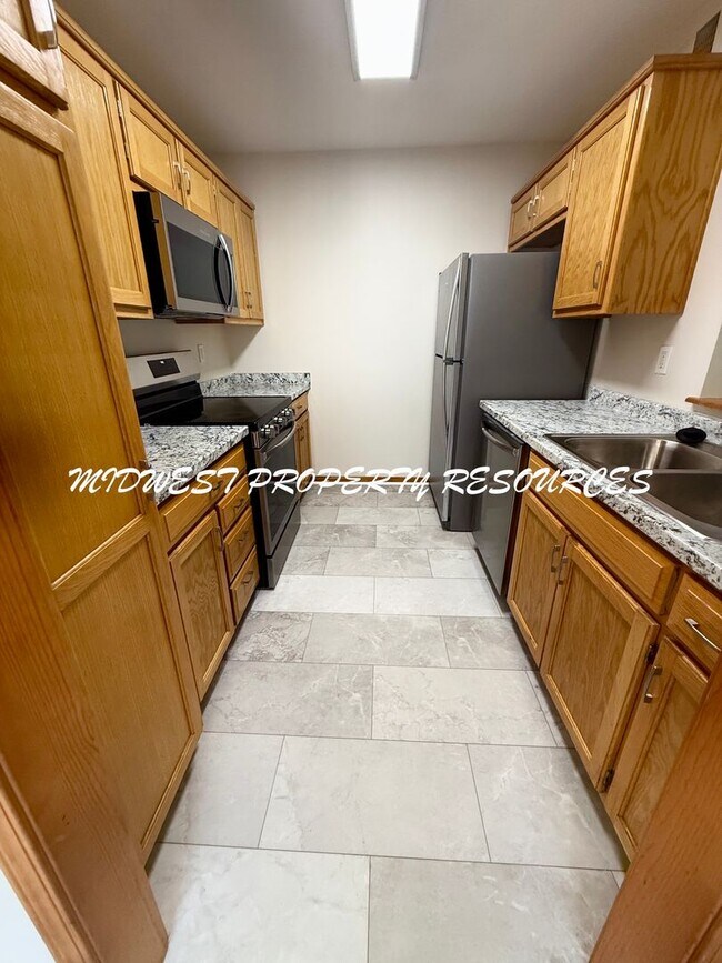 Building Photo - Amazing 3 Bedroom Townhouse!