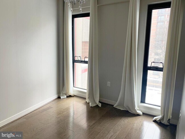 Foto del edificio - 1320 Fenwick Ln
