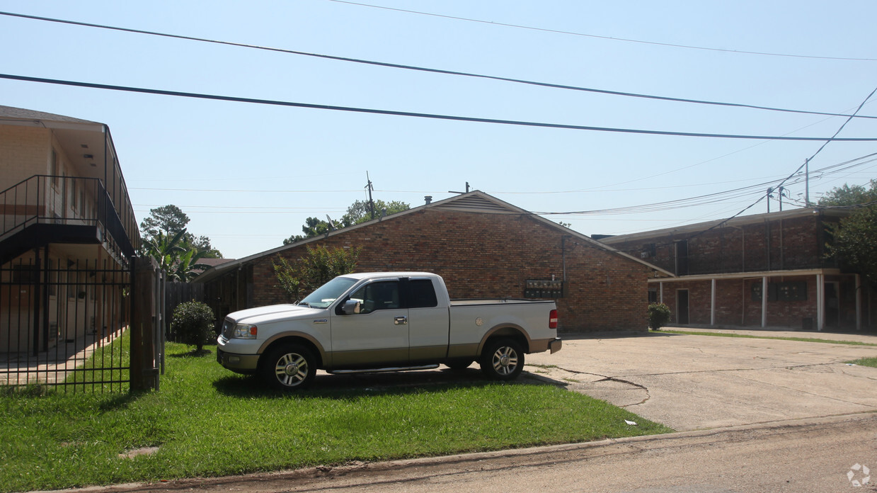 Building Photo - 1159 W Chimes St