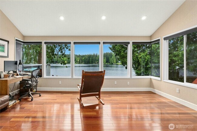 Foto del edificio - 3459 E Ames Lake Ln NE