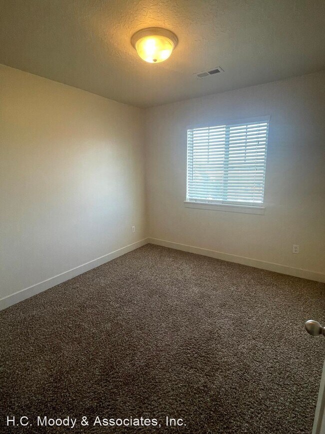 Building Photo - 4 br, 2.5 bath House - 895 Independence Ave.