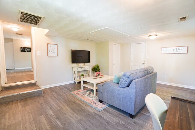 Foto del edificio - 36 Pollux Cir W