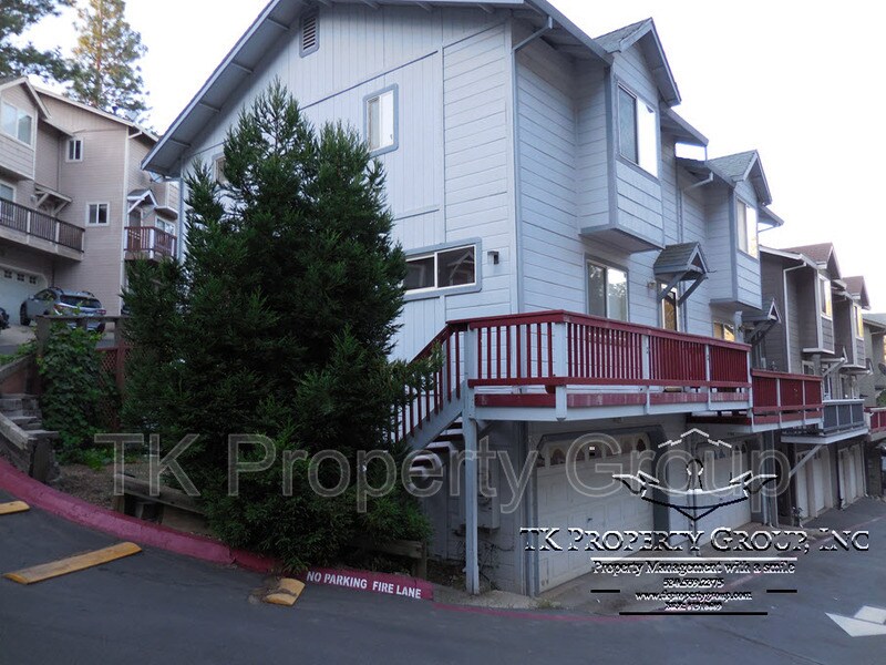 Primary Photo - 1335 Oak Ridge Dr