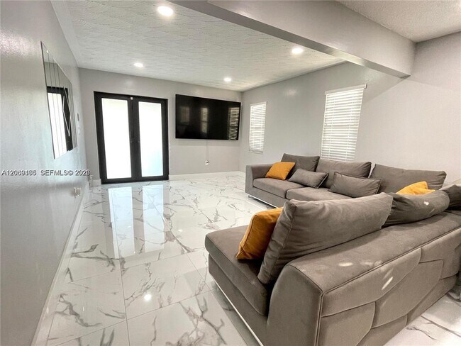 Foto del edificio - 547 E 15th St