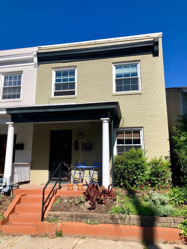 Building Photo - Awesome 3 Bedroom Home in Carytown Availab...