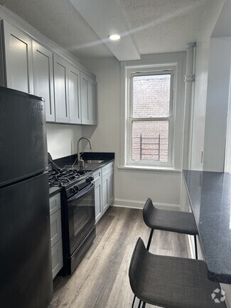 Building Photo - 154 Radford St