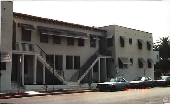 Primary Photo - 464-466 N Hobart Blvd