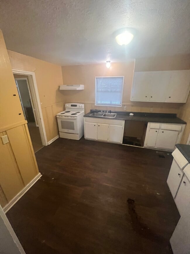 Building Photo - 1215 Tara Rd