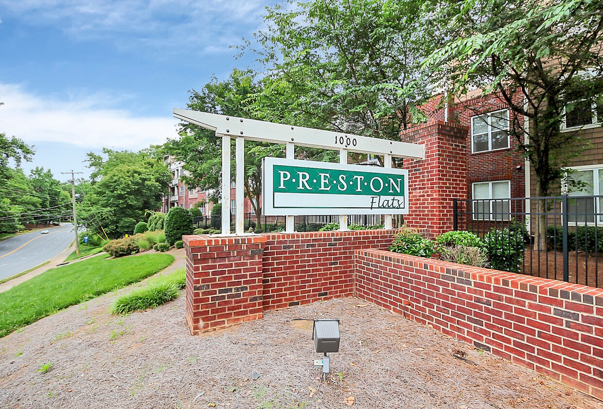 1000 E Woodlawn Rd, Charlotte, NC 28209 Townhouse for Rent in