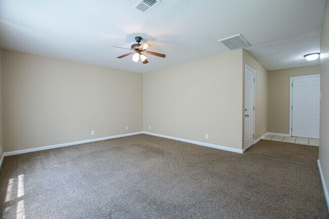Foto del edificio - 540 Patriot Park Ct