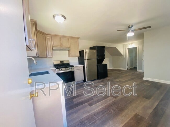 Building Photo - 1140 1/2 West St