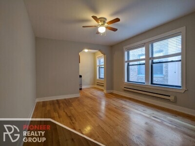 Building Photo - 429 W Roscoe St