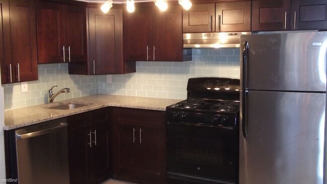 Building Photo - 2 br, 2 bath  - 1122 Spruce St Apt 1A