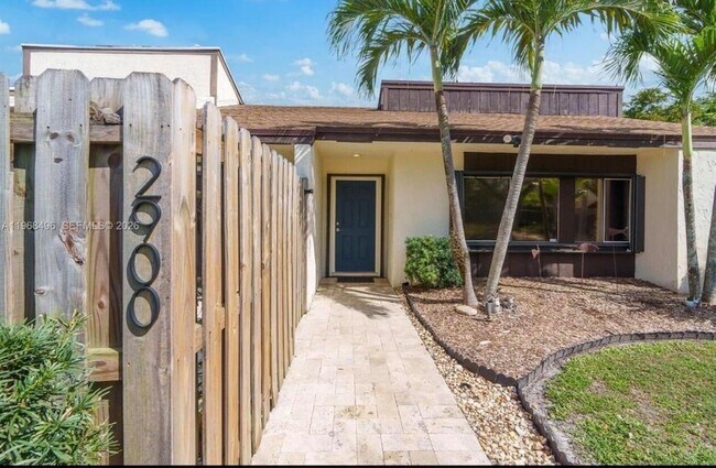 Building Photo - 2900 NW 69th Ct