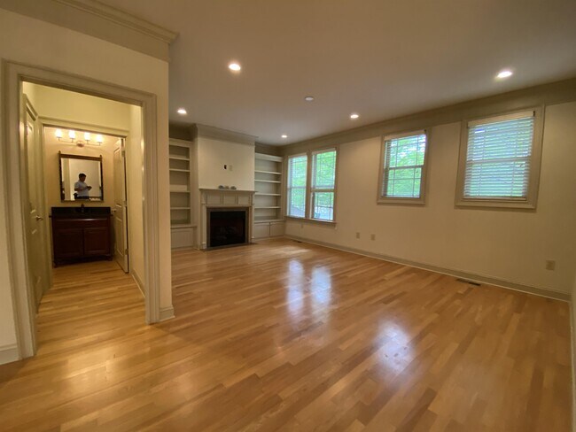 Building Photo - 823 Millwork Cir