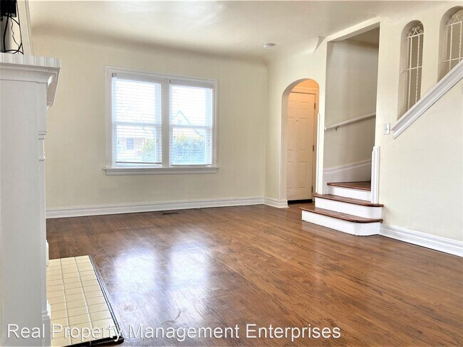 Building Photo - 3 br, 1.5 bath House - 3329 NW 24th St