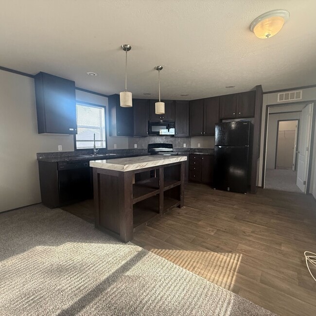 Building Photo - 10610 State Rte 762