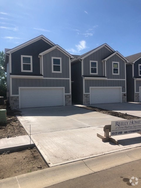 Building Photo - 16067 Garden Pky