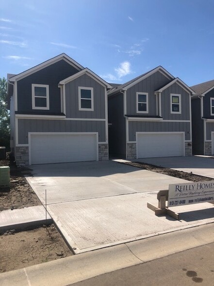 16067 Garden Pky, Basehor, KS 66007 - Townhome Rentals in Basehor