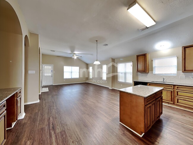 Building Photo - 1835 Manor Dr