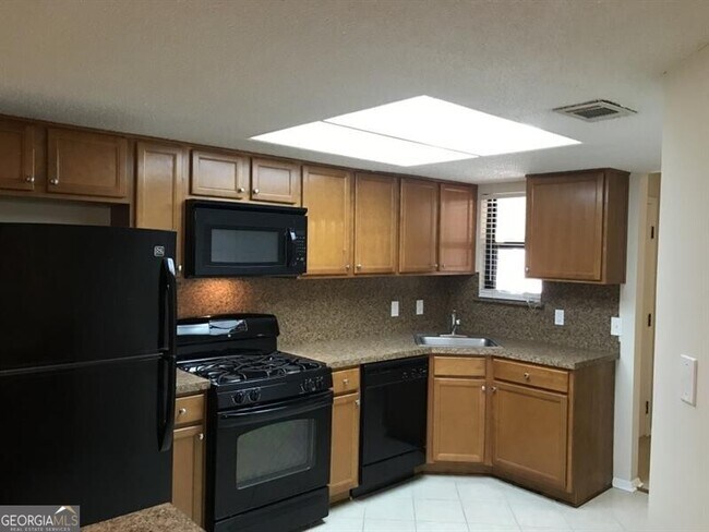 Building Photo - 2187 Surrey Ct