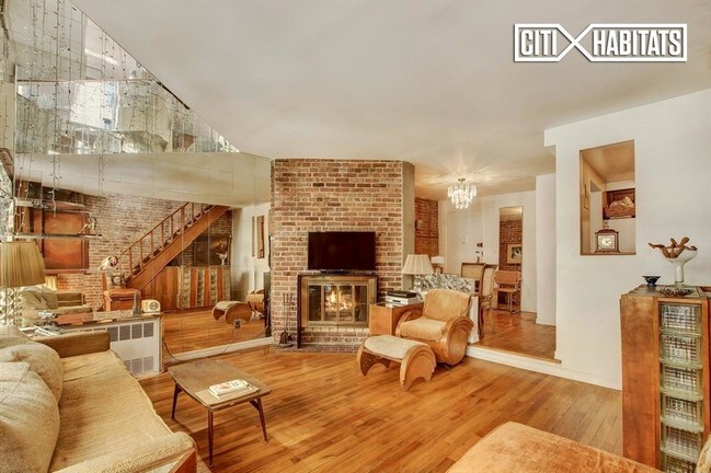 Building Photo - 121 W 78th St