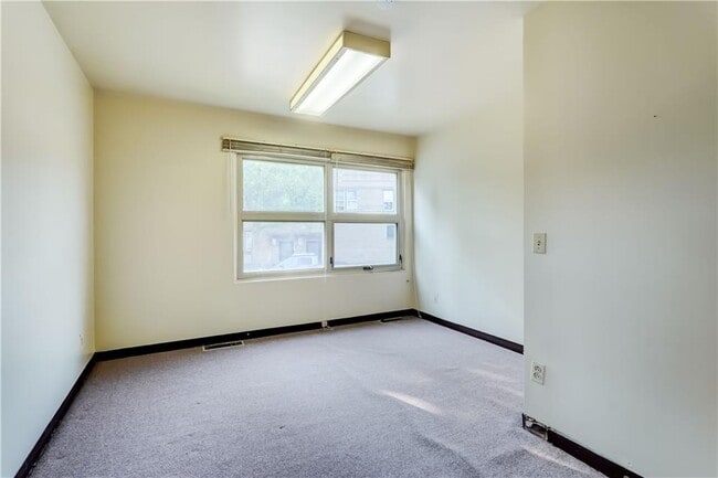 Building Photo - 2233 Clifford Ave