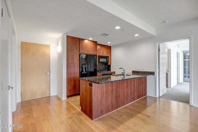 Building Photo - 7151 E Rancho Vista Dr