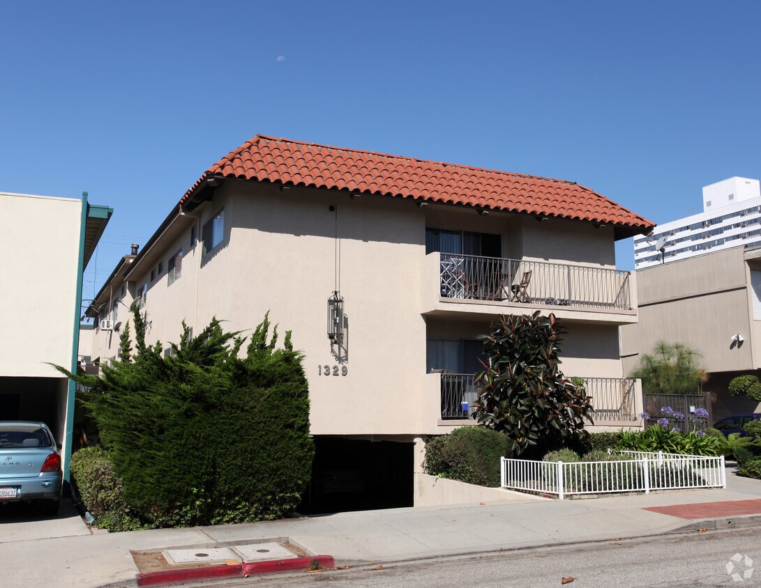 Building Photo - 1329 Barry Ave