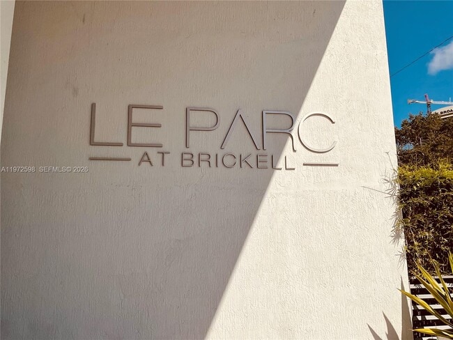 Building Photo - 1600 SW 1st Ave