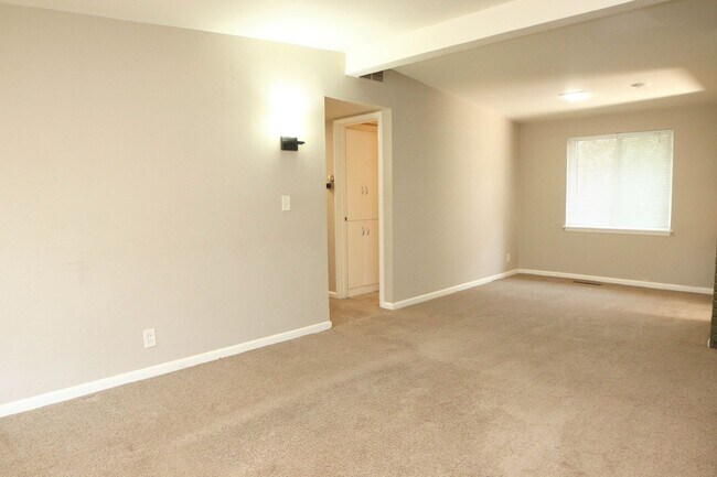 Building Photo - 1512 Westview Ave