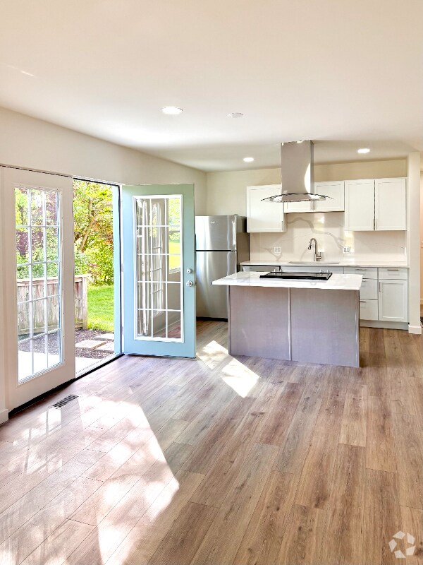 Building Photo - 6386-6386 Shelton Ct