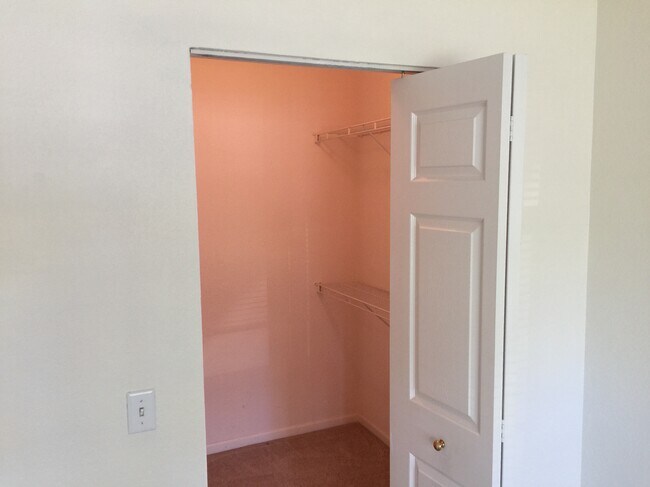 Foto del edificio - 711 Arbor Lakes Cir
