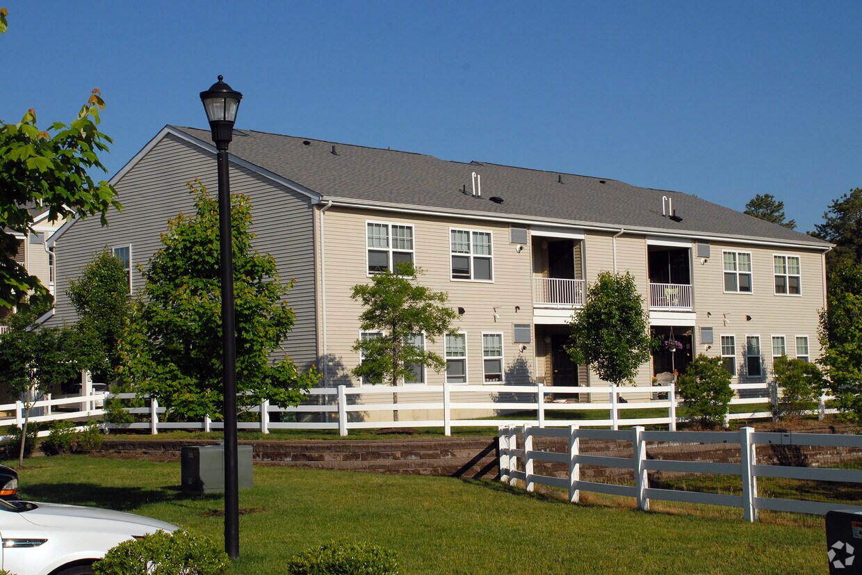 Patriot's Cove Apartments in Barnegat, NJ