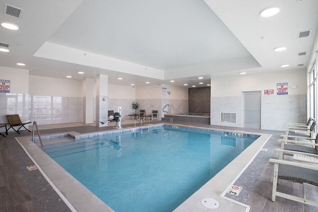 Foto principal - The Crimson - Lavish Living