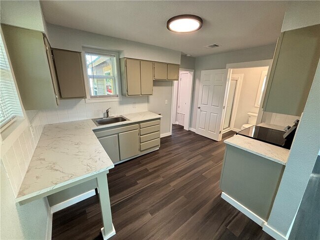 Foto del edificio - 417 Robert Dr