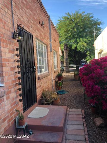 Building Photo - SAM HUGHES! Adorable 1 bedroom, 1 bath unit!
