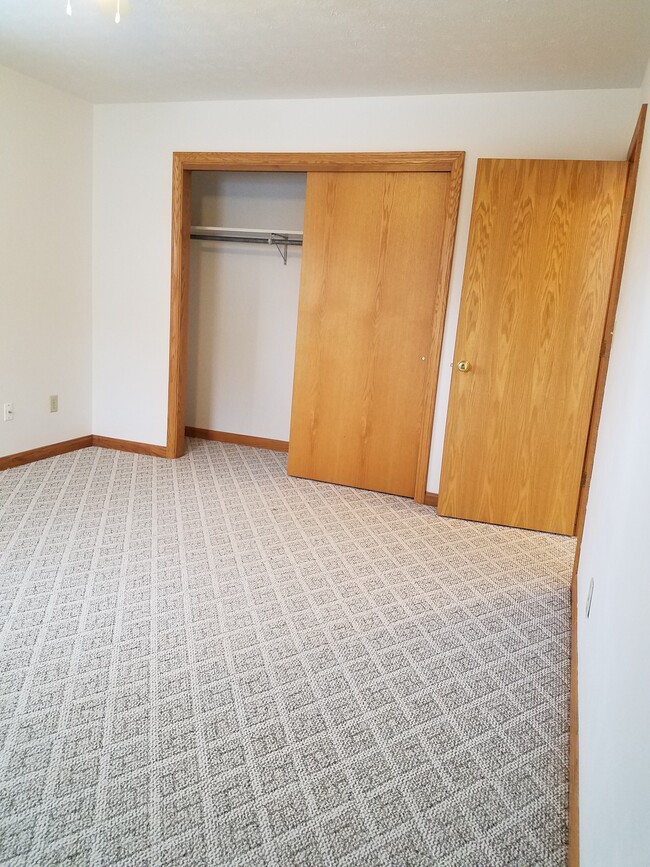 Building Photo - 12866 Raymond Dr